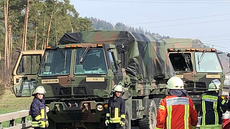 Ein Konvoi der US-Armee hatte am Dienstagnachmittag einen Unfall auf der A6 im Kreis Nürnberger Land. Foto: NEWS5 / Schmelzer