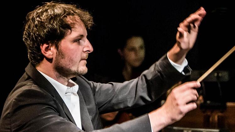 "Babar der Elefant" erklang im Landestheater Coburg. Moderator und Dirigent war Dominik Tremel.Foto: Jochen Berger