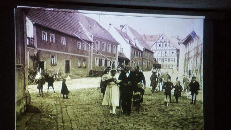 Unterhaltsam war der Blick in die Vergangenheit Eltmanns, den eine Bilderpräsentation "Eltmann früher und heute" von Walter Beck bei der Hauptversammlung des Gartenbauvereins ermöglichte.S. Weinbeer