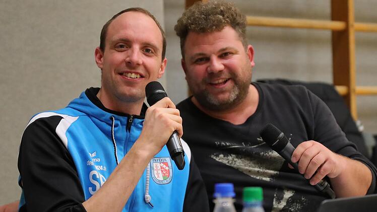 Kjeld Cla&szlig;en (rechts) und Sebastian Becker sind das Kommentatorenteam im Volleys-Livestream.  Foto: Jens Feistel