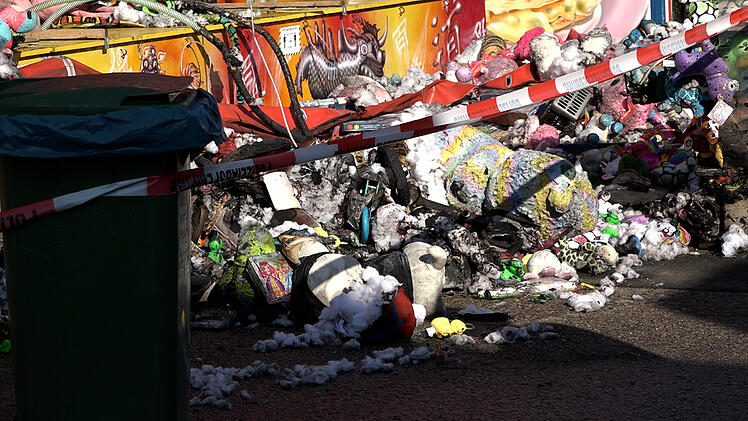 Feuer auf N&uuml;rnberger Volksfest: Brand in Losbude