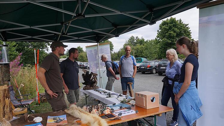 An einem Informationsstand beim World Ranger Day an der Schornhecke wurde deutlich, wie vielseitig die Rhön ist.