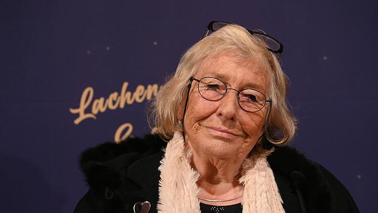 Eine echte Fernseh- und Radiopionierin: Carmen Thomas feiert am 7. Mai ihren 80. Geburtstag.