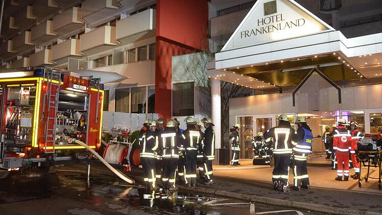 In einem Hotel in Bad Kissingen hat es in der Nacht auf Mittwoch gebrannt. Das Feuer brach in einem Lagerraum aus.  Fotos: Peter Rauch