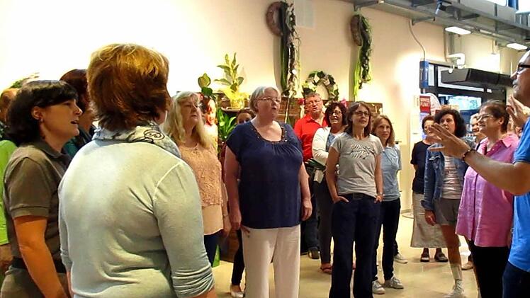 Am Ende sang der ganze Chor. Foto: Klaus Klaschka