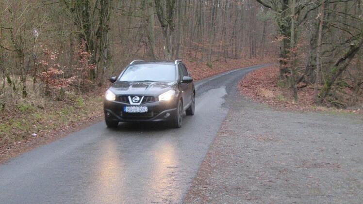 Eine Schotter- und Asphaltschicht, wie an der Einfahrt zum Wald , erhält der Hans-Schneider-Weg zur Trimburg auf gesamter Länge.  Foto: W. Ehling