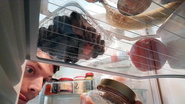 Hier erfahren Sie, wie häufig Sie Ihren Kühlschrank putzen sollten und worauf bei der Reinigung zu achten ist.