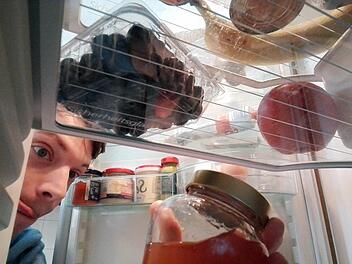 Hier erfahren Sie, wie häufig Sie Ihren Kühlschrank putzen sollten und worauf bei der Reinigung zu achten ist.