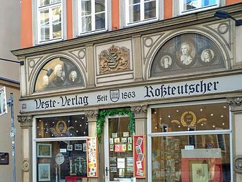 In diesem historischen Gebäude in der Steingasse ist das Geschäft des Veste-Verlags untergebracht.Foto: Jochen Berger