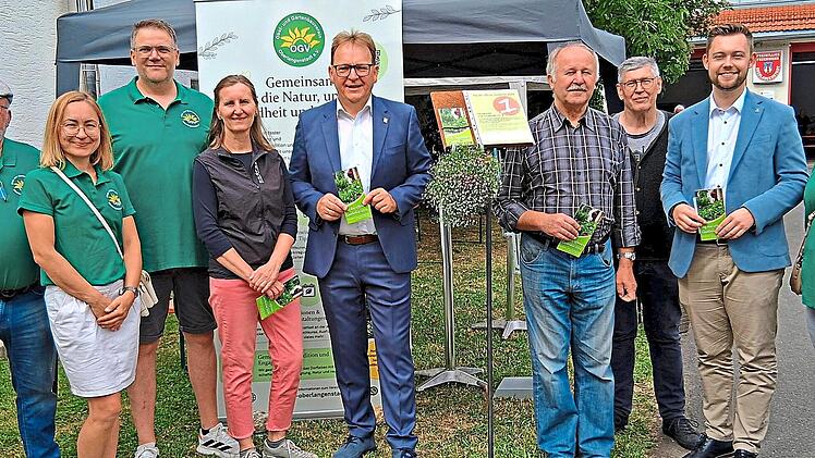 Vorstand und Ehreng&auml;ste bei der Er&ouml;ffnung.