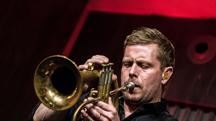 Umjubeltes Gast-Spiel: Nils Wülker begeisterte mit seiner Band bei "Leise am Markt" in Coburg.Foto: Jochen Berger