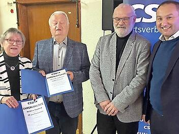 (v. li) Barbara Seubold, Ottmar Hummel, Josef Müller und Jürgen Baumgärtner