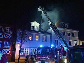 Der Brand entstand in einem griechischen Lokal auf dem Marktplatz. Foto: Frank Spitzenpfeil