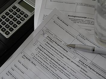 In der jüngsten Marktgemeinderatssitzung in Burkardroth befasste sich das Gremium mit vielen baulichen Aspekten. Foto: Archiv: Johannes Schlereth