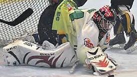 HEC-Goalie Ronny Glaser  und später auch Ersatzmann Felix Feeser  zeigten wieder eine tadellose Leistung. Foto: Picturedreams