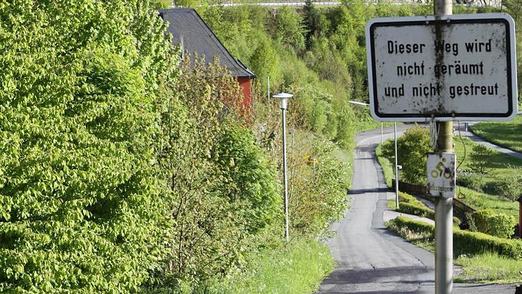 Der Kirchberg bekommt Ampeln. Aber nur Anlieger mit Fahrzeugen bis 3,5 Tonnen dürfen diese Umleitung befahren. Foto: Michael Wunder