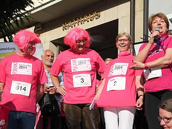Bürgermeisterin Brigitte Meyerdierks (rechts) begrüßt die französische Delegation. Fotos: Ulrike Müller