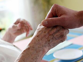 Jens Spahn sei aufgerufen, Armut zu bek&auml;mpfen, die erst durch die Pflegebed&uuml;rftigkeit entstehe. Foto:  Oliver Berg/dpa