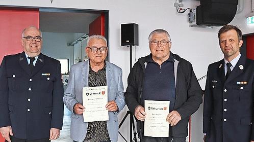 Bei der Ehrung Vorsitzender Thomas Messingschlager, Karl-Heinz Hermann, Hans Brehm und stellvertretender Vorsitzender Markus Hanika