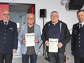 Bei der Ehrung Vorsitzender Thomas Messingschlager, Karl-Heinz Hermann, Hans Brehm und stellvertretender Vorsitzender Markus Hanika