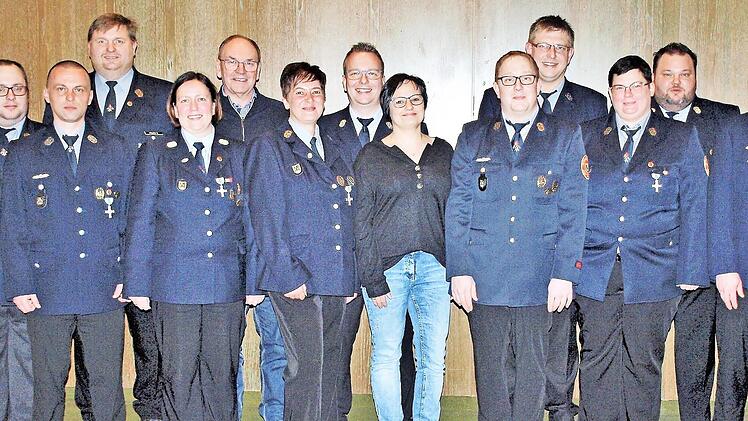 Vorsitzende Carolin Wicklein und ihr Team führen den Feuerwehrverein nun für die nächsten vier Jahre.