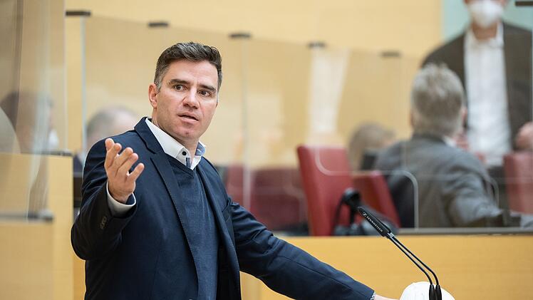 Demo gegen Rechts in Nürnberg: AfD-Politiker alarmiert Einsatzkräfte wegen kaputter Wasserflasche