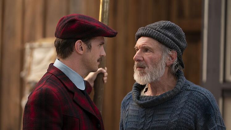 Harrison Ford (rechts, mit Dan Stevens) ist die Rolle des John Thornton auf den Leib geschneidert.