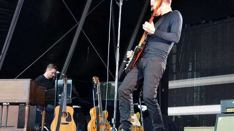 Bryan Adams bei seinem Konzert in Bad Kissingen Foto: Peter Rauch