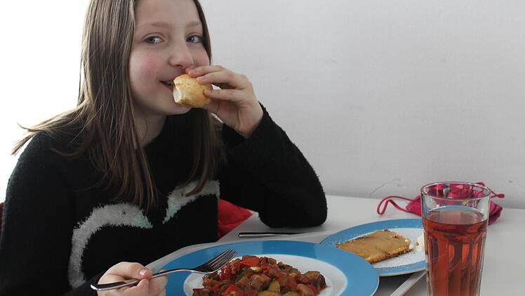 Auch Elisabeth Löhner schmeckt der Gemüseeintopf.