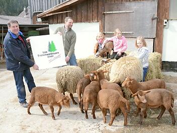 Die Direktvermarkter des Landkreises Kronach haben viel zu bieten. Derzeit bereiten sie den Tag des offenen Hofes vor. Auch da wird es, neben vielen regionalen Erzeugnissen, Kontakt zu vielerlei Tierarten geben. Foto: K.- H. Hofmann