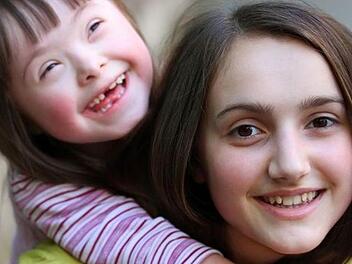 Dank eines gut ausgebauten Fördersystems sind die Entwicklungschancen von Menschen mit Down-Syndrom heute so gut wie nie zuvor.   Foto: DenKuvaev/iStock/Woche für das Leben