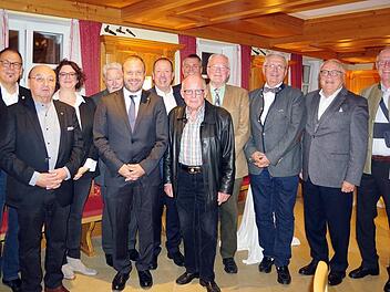 Der Kiwanis-Club Kronach ehrte langjährige Mitglieder für mindestens 30-jährige Treue. Foto: Heike Schülein