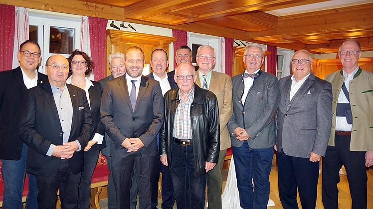 Der Kiwanis-Club Kronach ehrte langjährige Mitglieder für mindestens 30-jährige Treue. Foto: Heike Schülein
