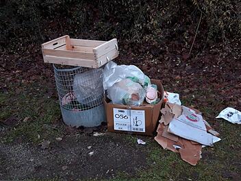 So verschmutzt hat Andreas Simon den Parkplatz am Oberen Tor nach den Weihnachtsfeiertagen vorgefunden.Andreas Simon