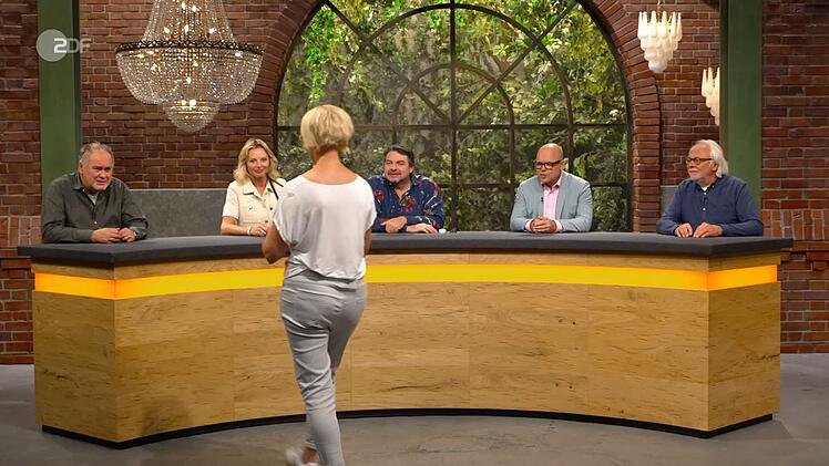 "Engelchen, hast du eine Nähmaschine mitgebracht?", brummelte Walter "Waldi" Lehnertz (links) wenig angetan.