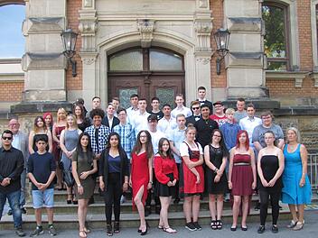 Die Klassen 9a und 9G der Rückertschule  am Tag ihrer Entlassung. Foto: Martin Koch