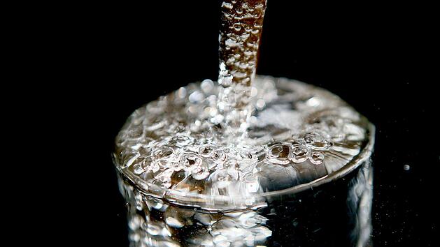 Machen Sie den Trinkwassertest: Jetzt f&uuml;r nur 49 Euro statt regul&auml;r 79,90 Euro. Symbolfoto: Oliver Berg/dpa