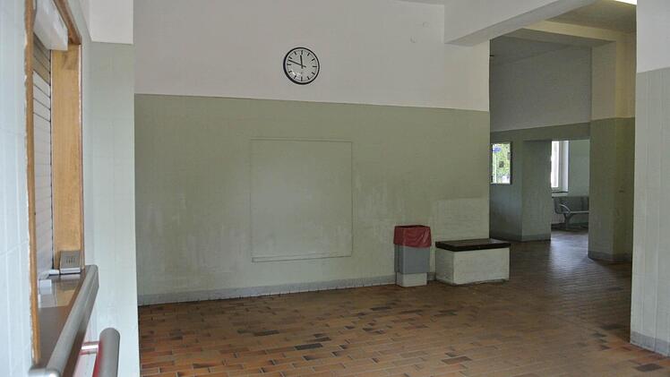 Die alte Schalterhalle, dahinter der Eingang zur Wartehalle. Hier will die Bahn eine Spielothek einrichten.