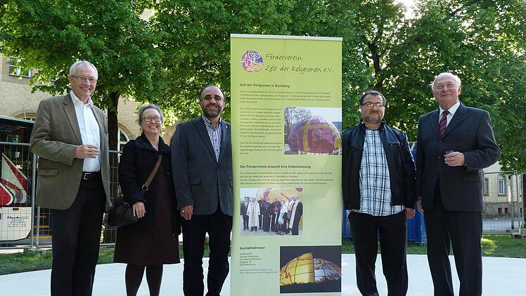 Beim Baustellenfest dabei: v.l. Dekan Otfried Sperl, Rabbinerin Antje Yael Deusel, Imam Coskun Sirri Mert, Mehmet Cetindere und Dompfarrer Gerhard F&ouml;rch.