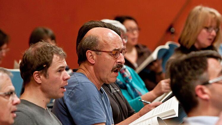 Der Coburger Bachchor probt Monteverdis "Marienvesper". Das Werk erklingt beim "Baustellenkonzert" am Sonntag, 22. November, in der Morizkirche.Foto: Jochen Berger