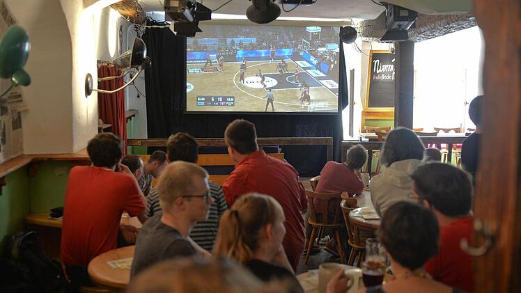 Kneipen Viewing im "Stilbruch". Foto: Ronald Rinklef