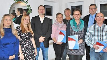 Bei den Ehrungen (v. l.): Anna Frenzel, Theresa Reinwand, Vorsitzender Rainer Stretz, Elisabeth Neuhäußer, Paul Dürrbeck, Simone Holzmann, Peter Detsch vom Musikbund und Edwin Reinwand Foto: Ewald Stretz