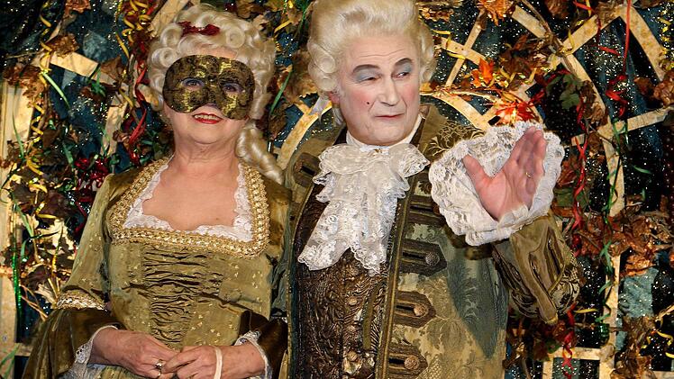 Güther Beckstein als Franken-Casanova. Foto: Daniel Karmann, dpa