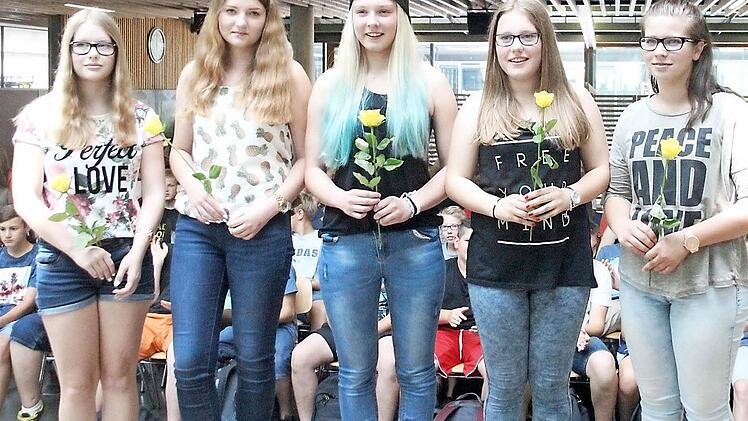 Selina Kaiser, Lisa Biemann, Yasmin Wolf, Andrea Fischer und Lea Bauernfeind (v.li.) haben ihr FSSJ gleich an zwei Einsatzstellen geleistet.