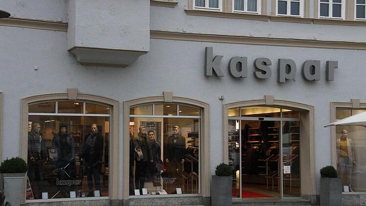 Das Modehaus Kaspar umfasst die Häuser Markt 12 und 13. Foto: Simone Bastian