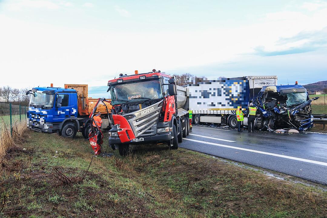 Bei solchen Witterungsverhältnissen den Fuß vom Gas nehmen und lieber eine Minute später ankommen als gar nicht