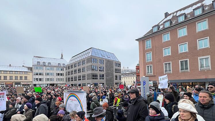 Zehntausende protestieren in Franken gegen Rechts - "Demokratie in Gefahr"