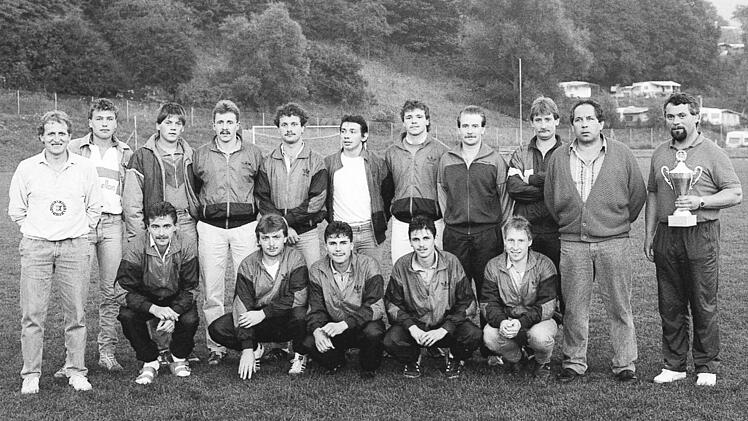 Unser Bild zeigt den &uuml;berraschenden Sieger beim Pokalturnier des FC Thulba, den SC Diebach samt Betreuern.