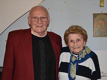 Feiern am Sonntag diamantene Hochzeit: Walter und Magdalena Wahler in Ramsthal.  Foto: Andreas Lomb