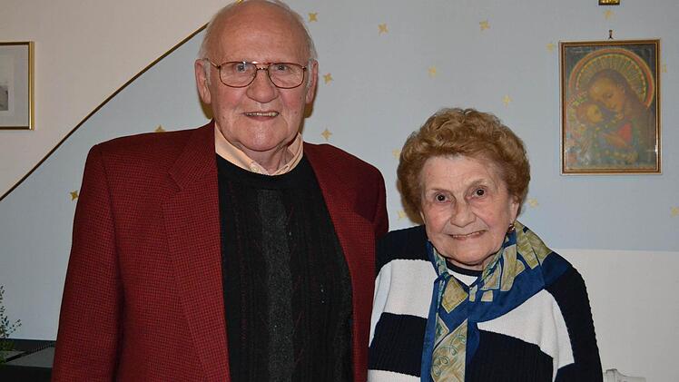 Feiern am Sonntag diamantene Hochzeit: Walter und Magdalena Wahler in Ramsthal.  Foto: Andreas Lomb